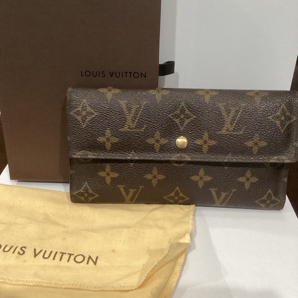 Louis Vuitton New Sarah Wallet - Picture 1 of 5